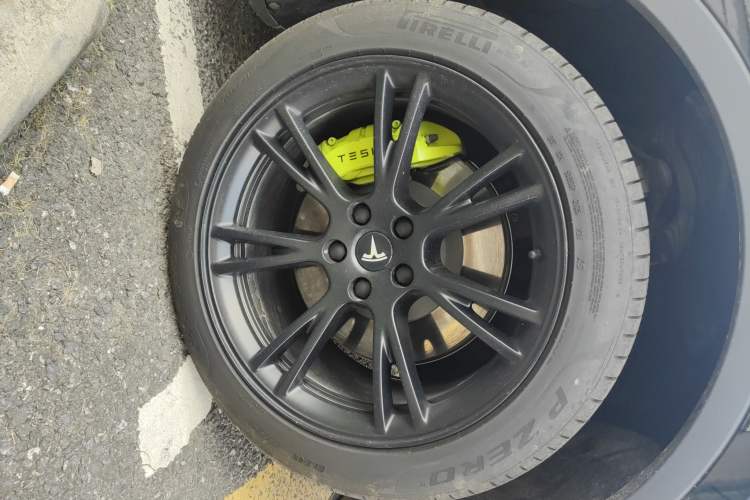 Used Tesla Model Y 2022 Revised Version Rear-Wheel Drive Right Front Wheel Hub