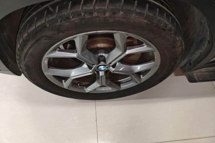 Used BMW X3 2021 xDrive28i Luxury Package Left Front Wheel Hub