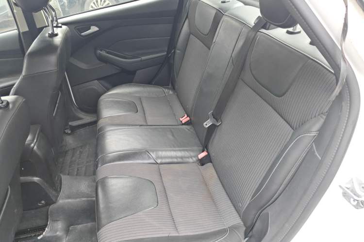 Used Ford Focus 2012 Sedan 1.6L Automatic Fashion Edition