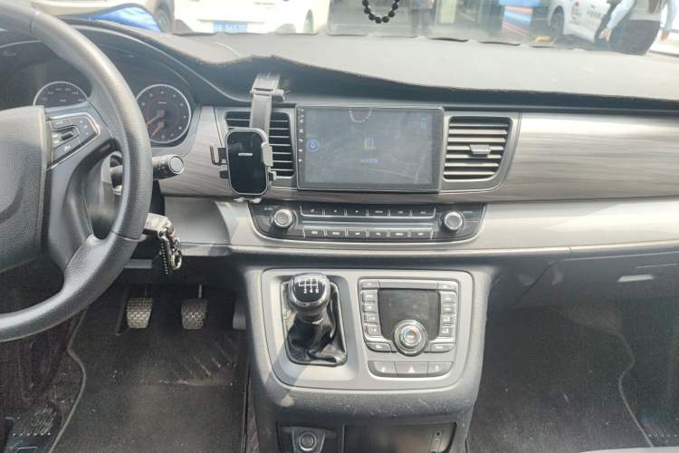 Used SAIC MAXUS G10 2018 PLUS 2.0T Manual Elite Edition Audio And AC Panel