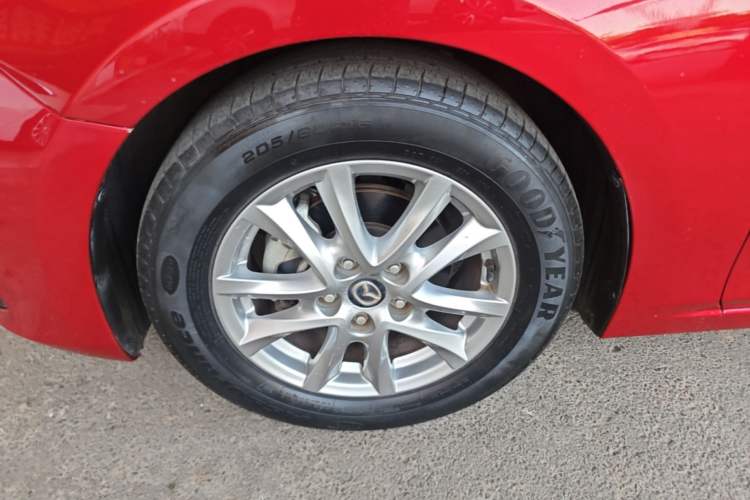 Used Mazda 3 Axela 2016 Sedan 1.5L Manual Comfort Model