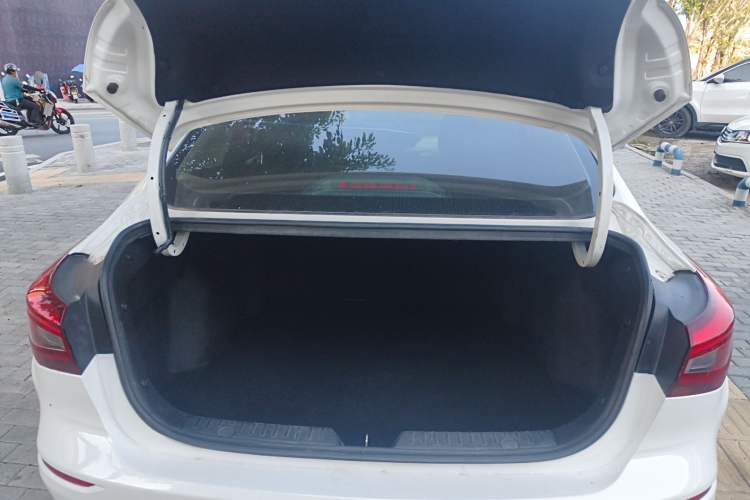 Used Changan Eado 2019 High-Energy Edition 1.6L GDI Automatic Pioneer Model China VI Standard
