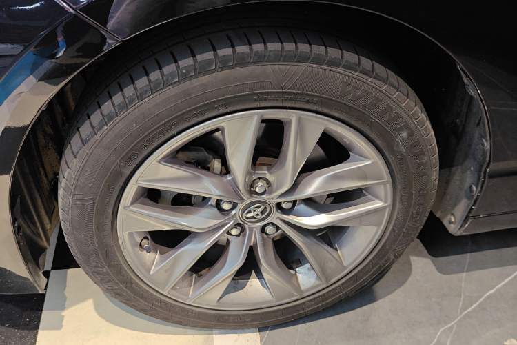 Used Toyota Avalon 2019 2.5L Ambition Version China VI Standard Left Front Wheel Hub