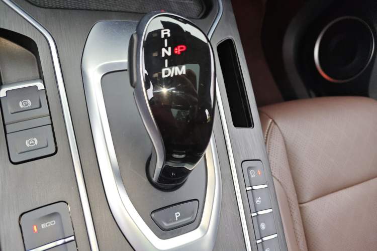 Used Wey VV6 2021 2.0T Two-Wheel Drive Smart Plus