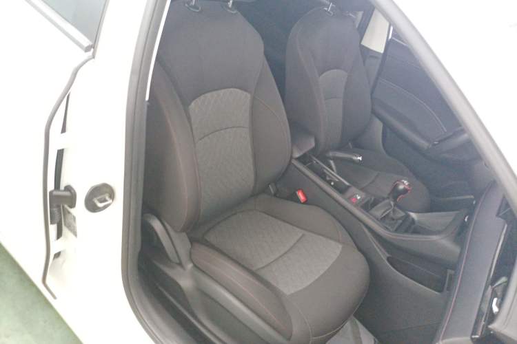 Used Roewe i5 2023 1.5L Manual Comfort Edition