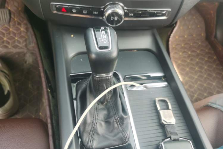 Used Volvo XC60 2021 T5 4x4 Smart Luxury Edition Gear Lever