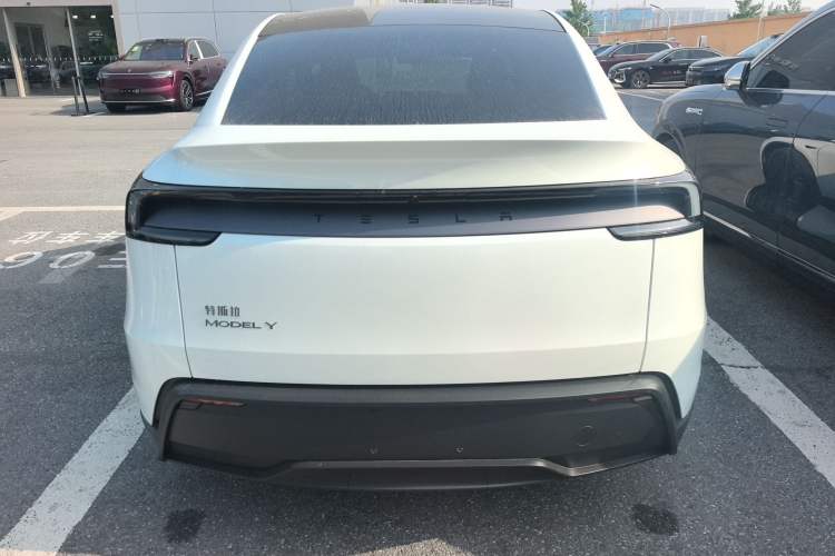 Used Tesla Model Y 2026 Rear-Drive Model Rear