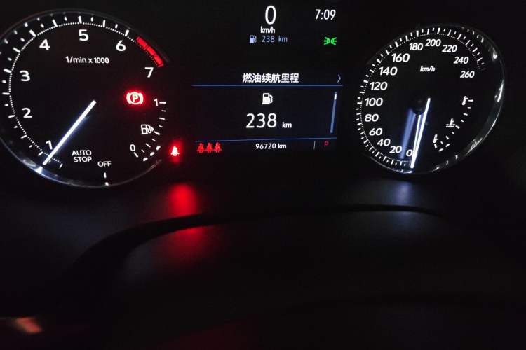 Used Cadillac XT4 2018 28T Two-Wheel Drive Tech Version Odometer Close Up