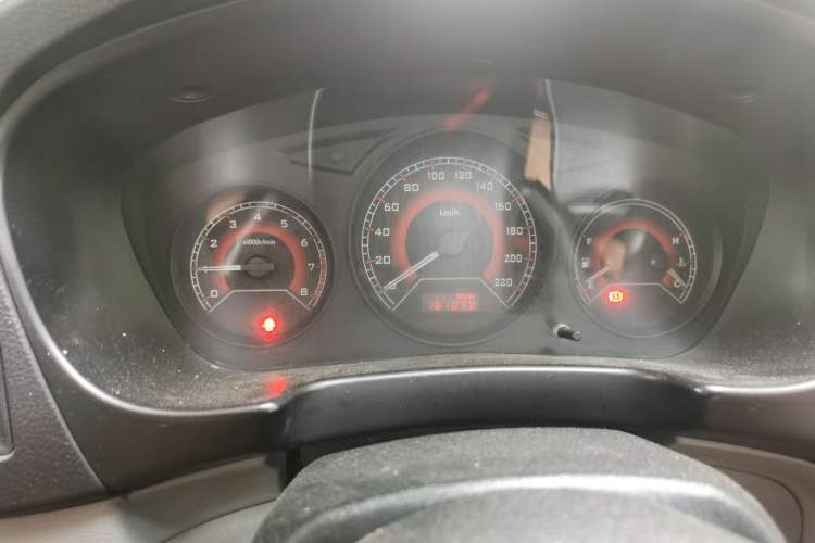 Used Soueast V3 Lingyue 2012 Revised Version 1.5L Manual – Style Edition
