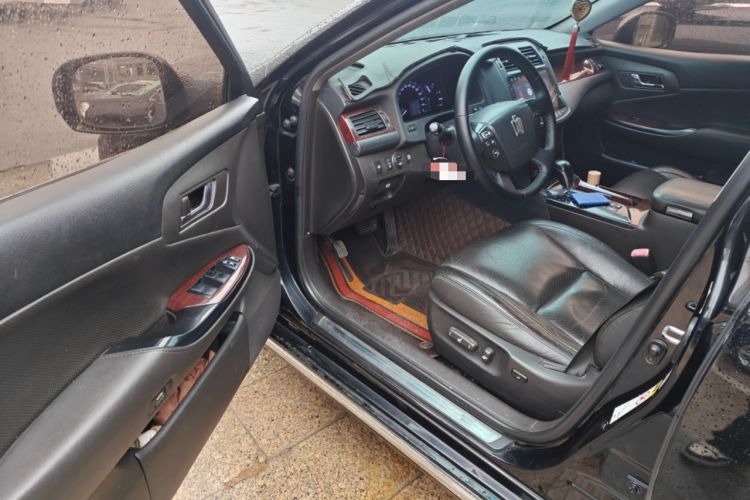 Used Toyota Crown 2011 2.5L Royal Special Edition with Leather and Sunroof