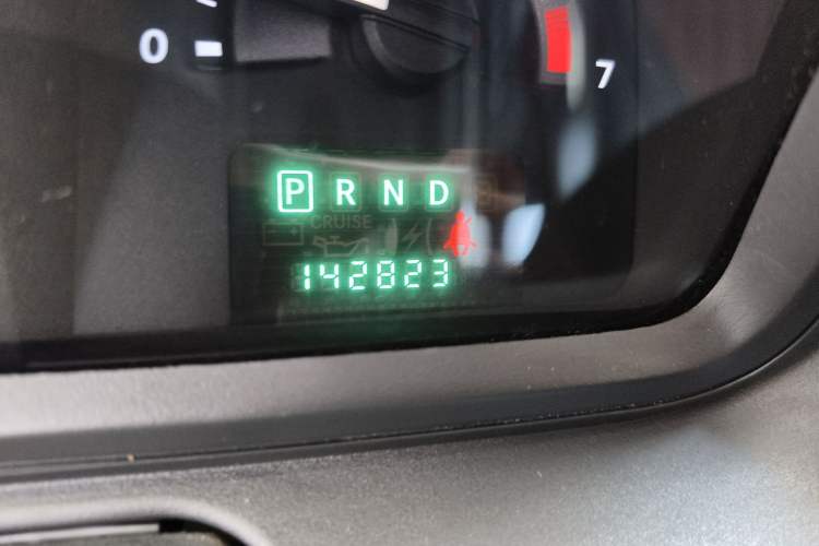 Used Dodge Journey 2010 2.7 Odometer Close Up