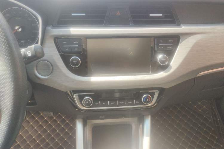 Used Geely Auto Vision X3 2017 1.5L Manual Luxury Model Audio And AC Panel