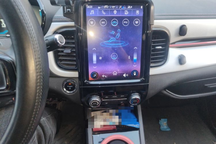 Used Chery QQ Little Ant 2022 Restyled Version Sweet Pink Edition Half-Sugar Version 30.6 kWh 30 kW 301 km Audio And AC Panel