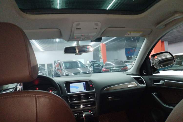 Used Audi Q5 2015 40 TFSI Comfort Model Headliner