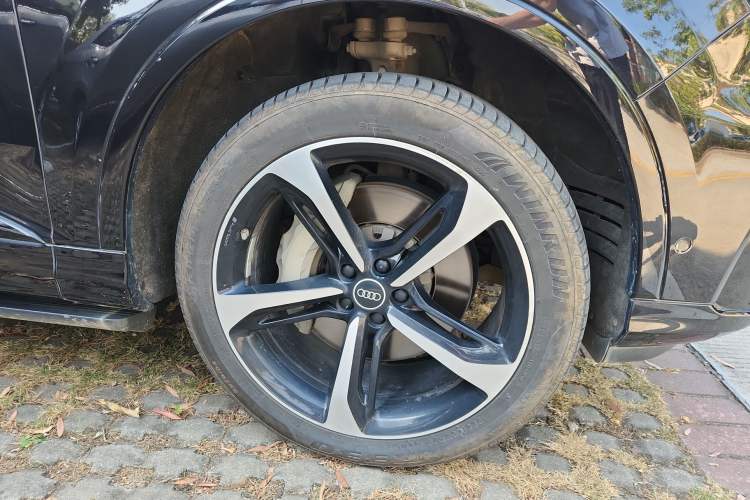 Used Audi Q7 2022 55 TFSI quattro S line Sport model