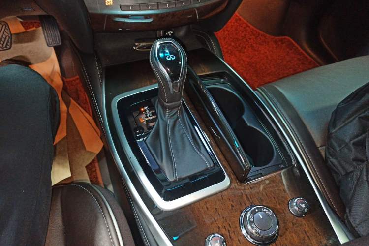 Used Infiniti QX60 2016 2.5 S/C Hybrid Two-Wheel-Drive Excellence Edition China V Standard