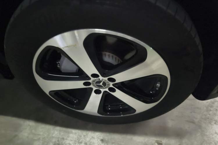 Used Mercedes-Benz GLC 2022 Facelifted GLC 260 L 4MATIC Dynamic Edition Right Front Wheel Hub