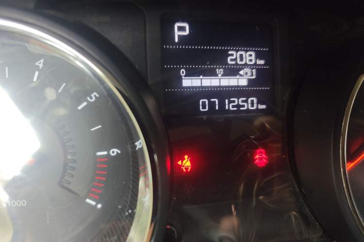 Used Citroen C3-XR 2015 1.6L Automatic Smart Version Odometer Close Up