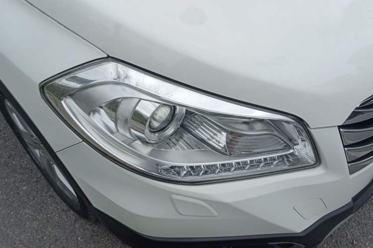 Used Suzuki S-Cross 2014 1.6L Manual Two-Wheel Drive Elite Model Right Front Headlight