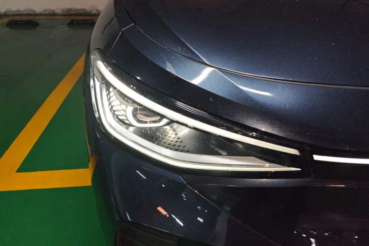 Used Volkswagen ID.4 CROZZ 2021 Long-Range Lite PRO Two-Wheel Drive Version Right Front Headlight