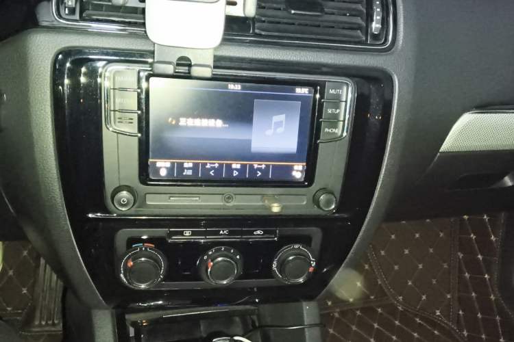 Used Volkswagen Sagitar 2017 1.6L Automatic Comfort Model Audio And AC Panel