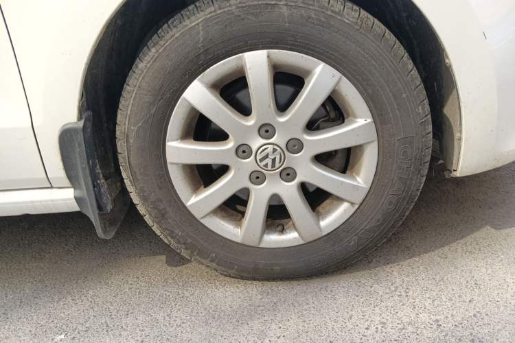 Used Volkswagen Polo 2011 1.4L Manual ZhiLe Edition Right Front Wheel Hub