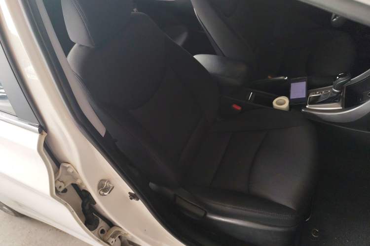 Used Hyundai Elantra (5th Generation / Langdong) 2016 1.6L Automatic Smart Version
