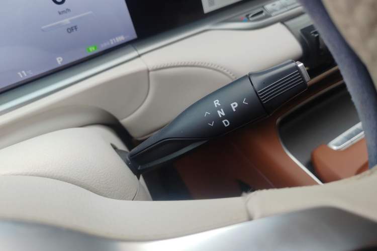 Used VOYAH FREE 2024 Ultra-Long Range Intelligent Driving Version Gear Lever