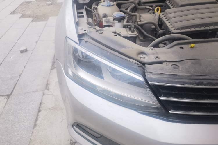 Used Volkswagen Sagitar 2017 1.6L Manual Comfort Model Right Front Headlight