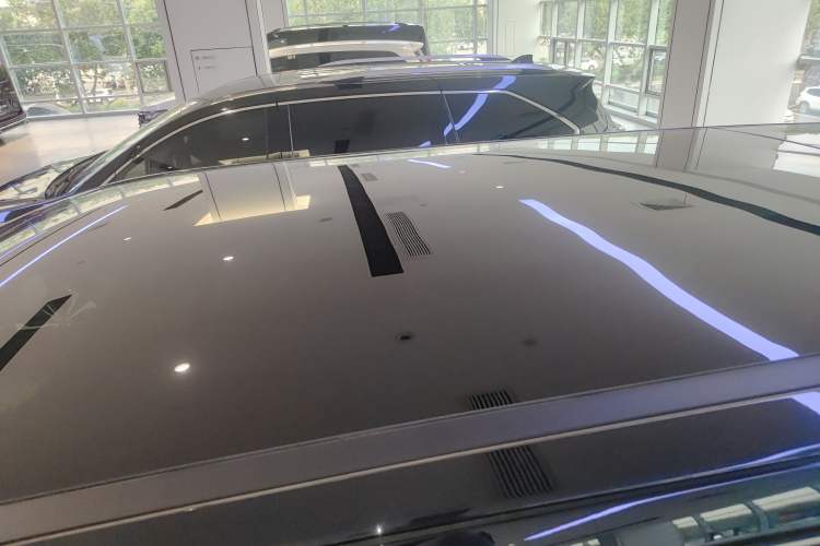 Used XPeng X9 2025 740 Ultra-Long Range Max Roof