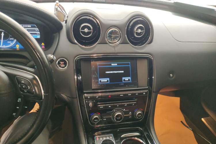 Used Jaguar XJ 2014 XJL 2.0T Two-Wheel Drive Panoramic Business Edition