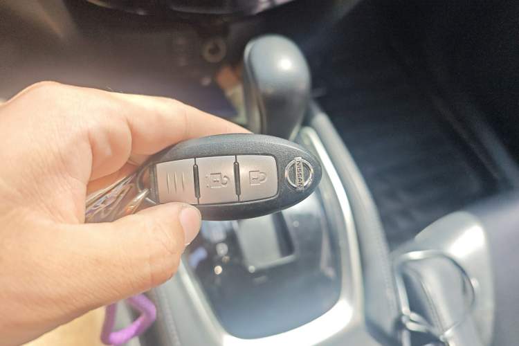 Used Nissan X-Trail 2014 2.5L CVT Leading Edition 4WD Vehicle Key