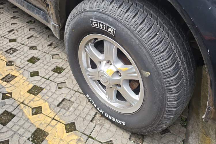 Used Haval H5 Classic 2010 European-style 2.0L Two-Wheel Drive Model with Sunroof