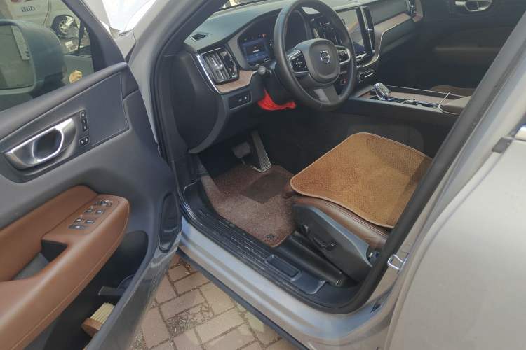 Used Volvo XC60 New Energy 2024 T8 Plug-in Hybrid Long-Range All-Wheel Drive Smart Luxury Edition Driver Seat