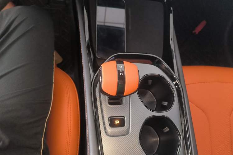 Used CHANGAN UNI-V 2025 Model Third-Generation 2.0T Dynamic Edition
