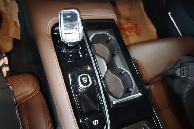 Used Volvo S90 New Energy 2025 Plug-in Hybrid Four-Wheel Drive Long-Range Luxury Smart Edition Gear Lever