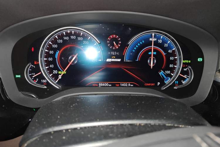 Used BMW 5 Series New Energy 2019 530Le Luxury Package Odometer Close Up