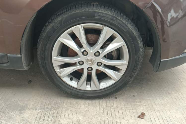 Used Baojun 730 2014 1.5L manual Comfort version 7 seats Right Front Wheel Hub