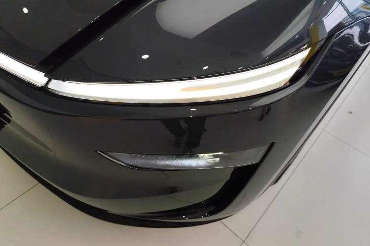 Used Tesla Model Y 2025 Long-Range All-Wheel-Drive Version
