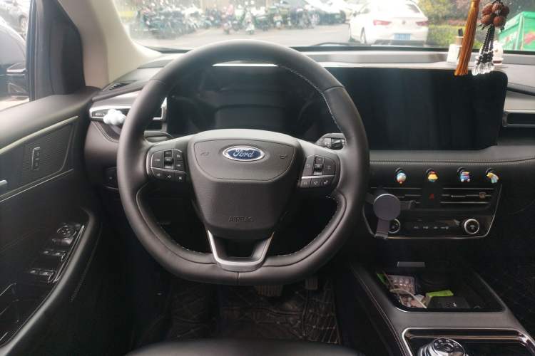 Used Ford Edge 2021 PLUS EcoBoost 245 Two-Wheel-Drive Platinum Edition 5 Seats Steering Wheel