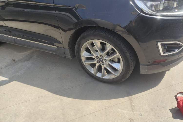 Used Ford Edge 2016 EcoBoost 245 Four-Wheel Drive Titanium 7-Seater Right Front Wheel Hub