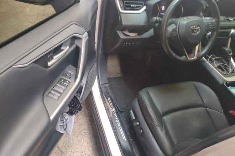 Used Toyota Wildlander 2022 Dual-Engine 2.5L E-CVT Two-Wheel Drive Prestige Edition