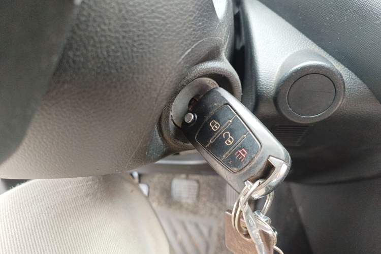 Used Great Wall King Kong Poer 2022 2.0T Manual Gasoline Two-Wheel Drive Navigation Version with Long Bed – GW4C20B Vehicle Key