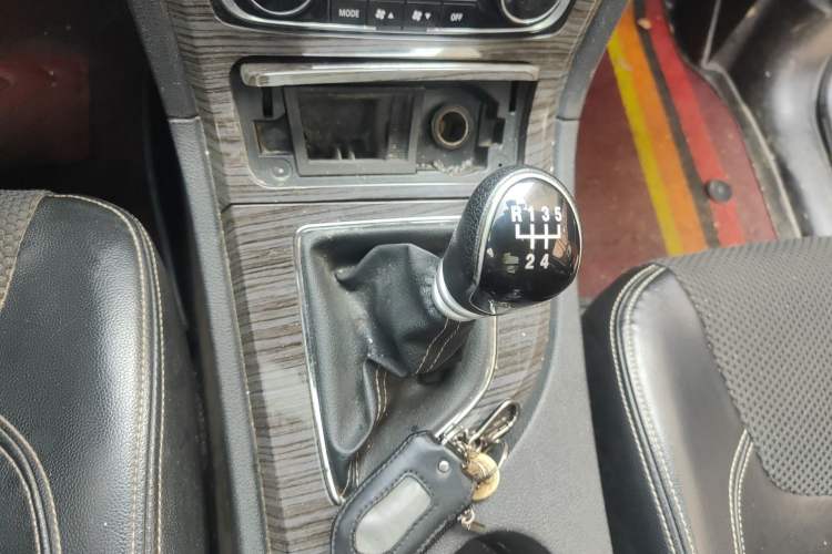 Used Zotye T600 2014 1.5T Manual Flagship Version Gear Lever