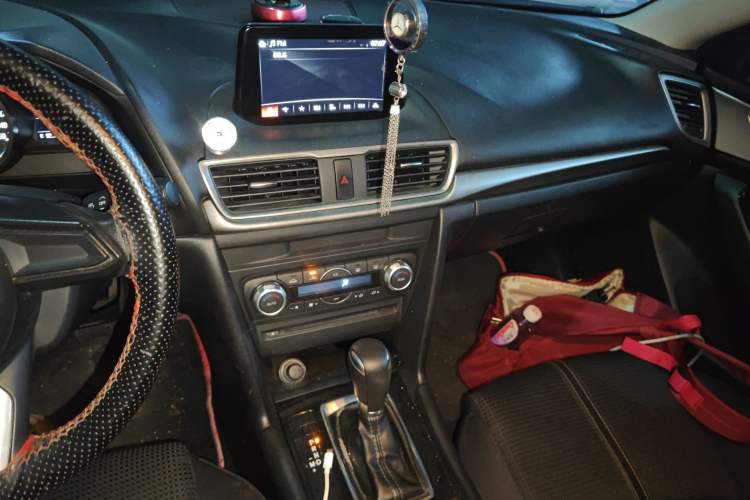 Used Mazda 3 Axela 2017 Sedan 1.5L Automatic Luxury Model Emission Standard China V
