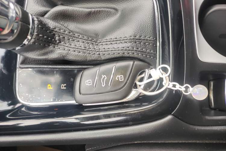 Used Roewe i5 2020 1.5L Automatic 4G Connect Luxury Flagship Edition Vehicle Key