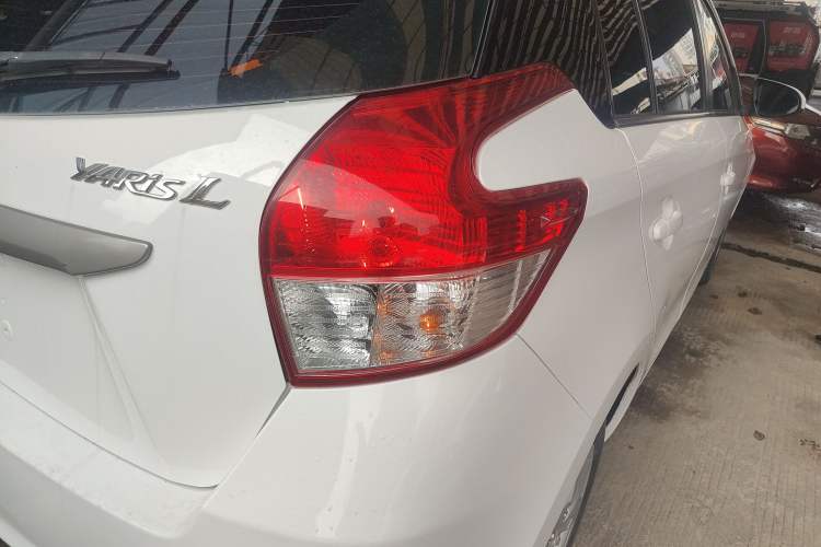 Used Toyota YARiS L Zhi Xuan 2015 1.5G Manual Xuan Dong Sunroof Special Edition Right Rear Taillight