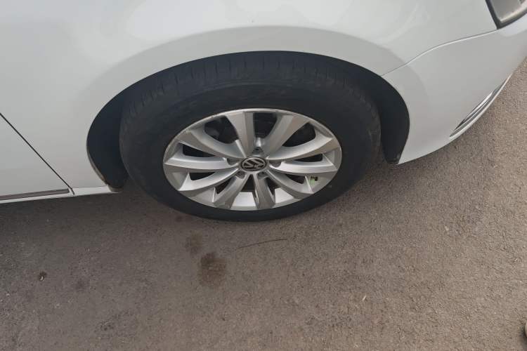 Used Volkswagen Magotan 2013 1.8TSI Luxury Model Right Front Wheel Hub