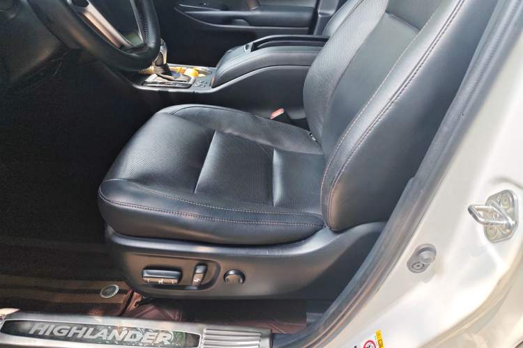 Used Toyota Highlander 2018 2.0T Four-Wheel Drive Luxury Version 7 Seats China VI Standard