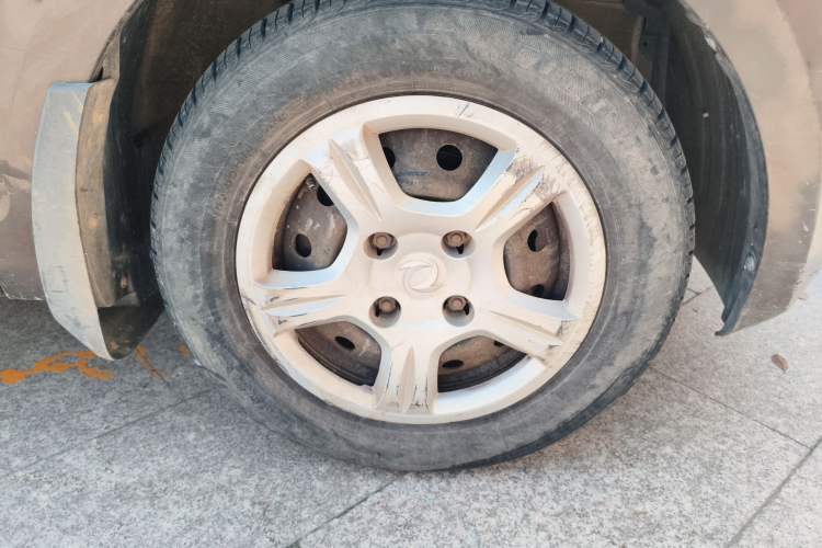 Used Dongfeng Fengon 330 2014 1.5L Manual Utility Version DK15 Right Front Wheel Hub